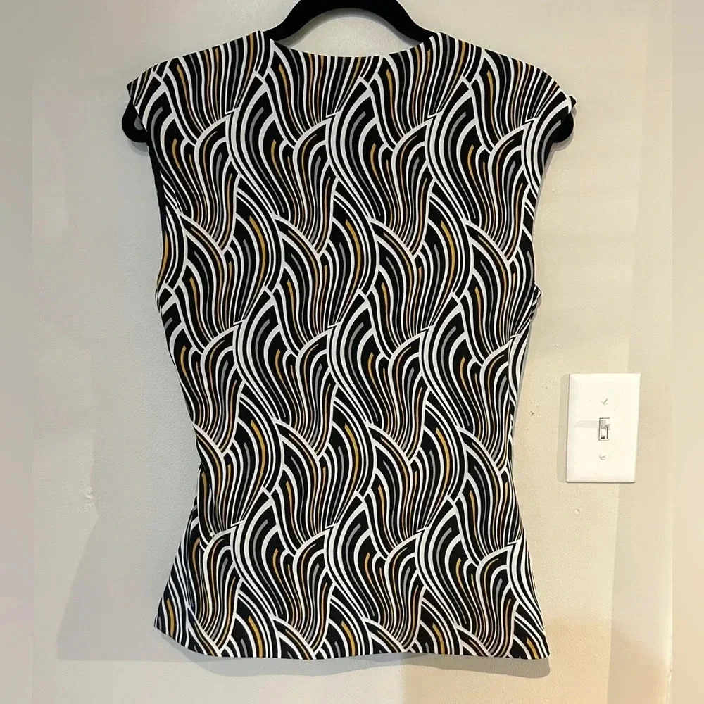 White House Black Market Surplice Shell Top Size Small EUC 3491 - Picture 3 of 5